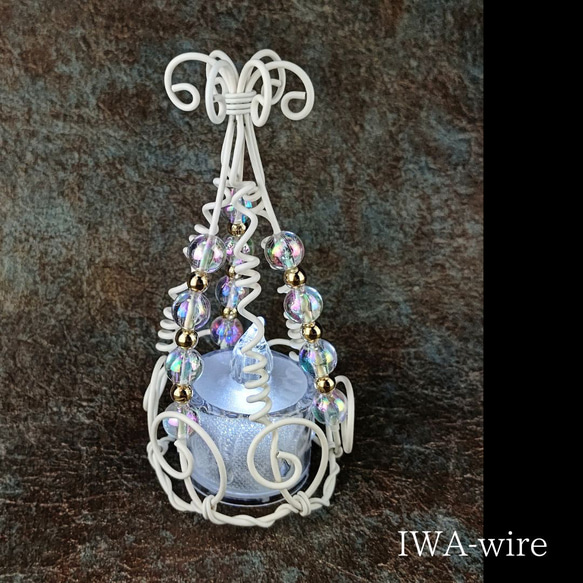 ワイヤーのクリスマスツリー（プチサイズ）LEDキャンドルライト付 1枚目の画像