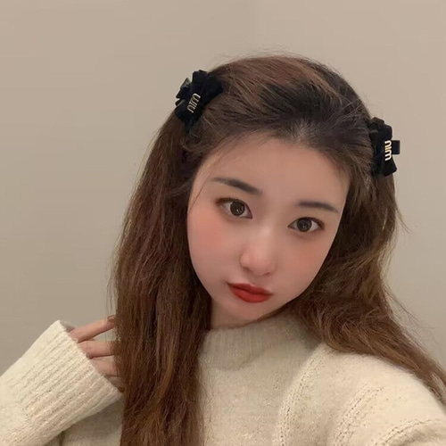 新品ノベルティーヘアクリップ ブラック/アイボリー 2点セット ゆう