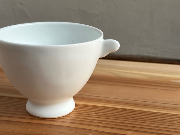 京焼  白磁マット耳付カップ ロクロ成形 手作り 京都作家物 白磁 優しいカップ 4枚目の画像