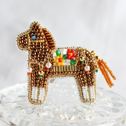 お祭りの馬 ブローチ ビーズ刺繍 ブローチ kino to uta 通販 16865936