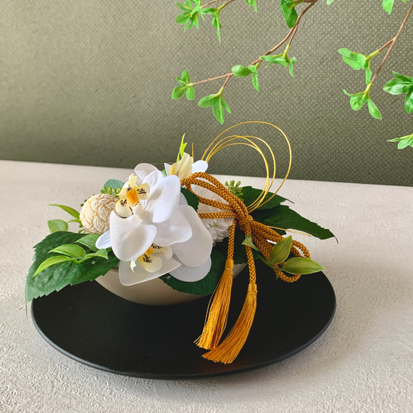 美品　胡蝶蘭豪華　お正月飾り　アーティシャルフラワーアレンジ 胡蝶蘭の高貴な和風アレンジメント お正月 造花 アーティシャル