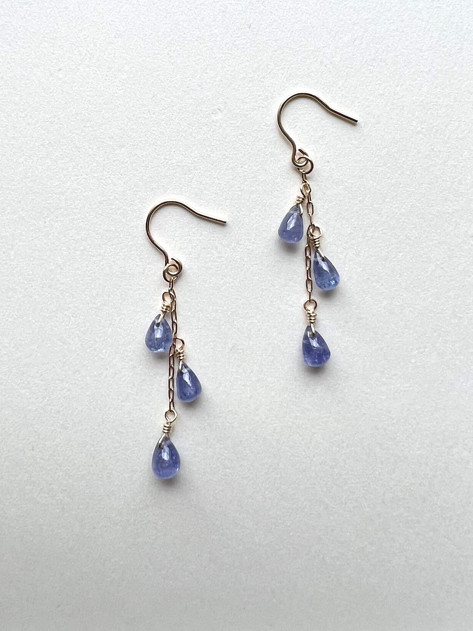 タンザナイトの雫ピアス 〜Mucha〜