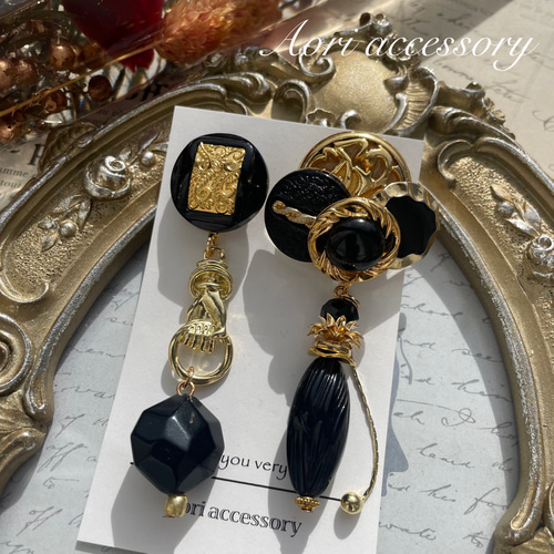 美麗ブラック〜ヴィンテージボタン×ジャパンヴィンテージビーズピアス  