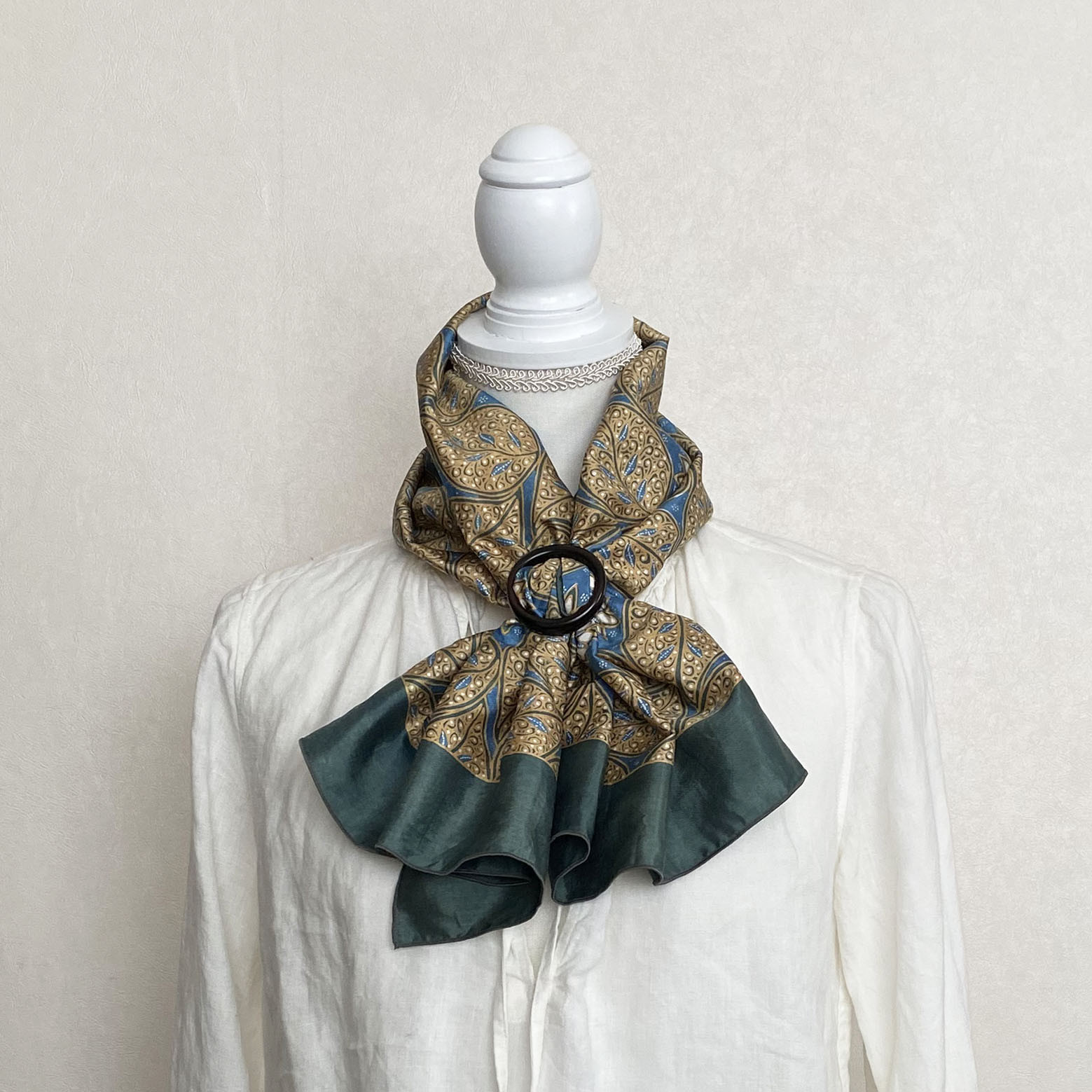 絹プチスカーフ　草木染め＆ろうけつ染め　手描き更紗　藍　Batik技法　伝統工芸