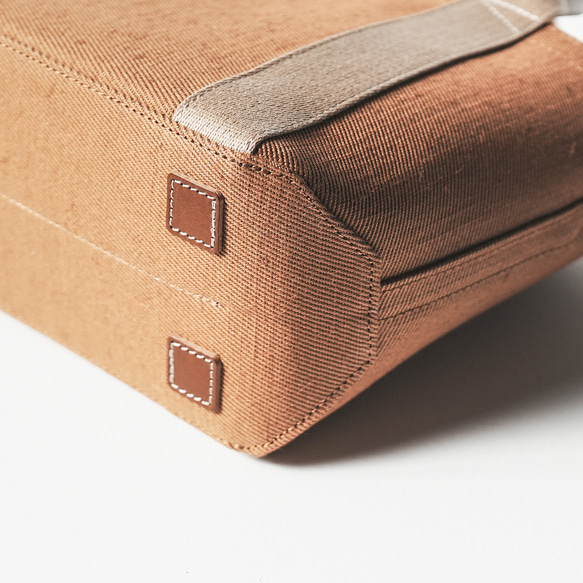 使用了輕量結實的棉麻帆布的托特包 M size 【 駝色 / camel 】 第5張的照片