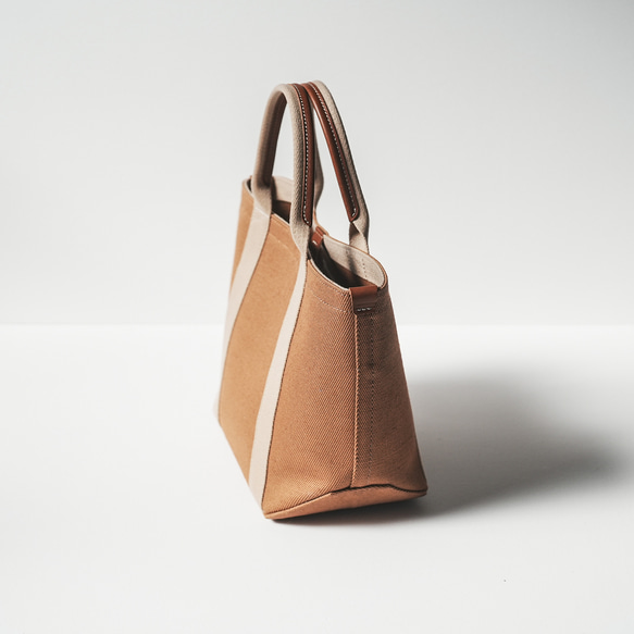 使用了輕量結實的棉麻帆布的托特包 M size 【 駝色 / camel 】 第3張的照片