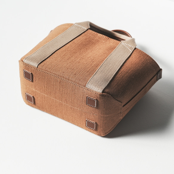 使用了輕量結實的棉麻帆布的托特包 M size 【 駝色 / camel 】 第4張的照片