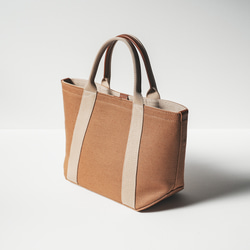 使用了輕量結實的棉麻帆布的托特包 M size 【 駝色 / camel 】 第2張的照片
