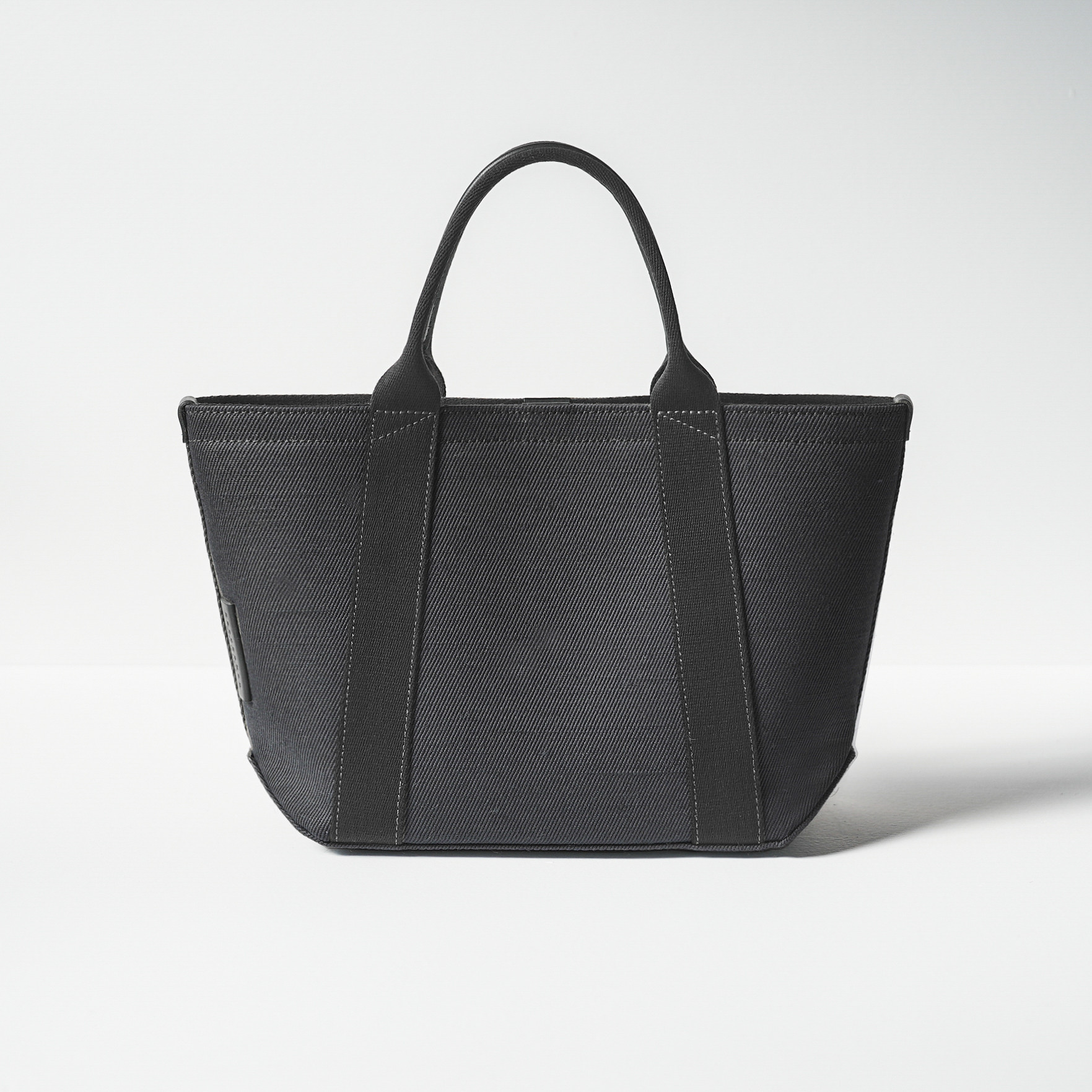 倉敷の綿麻帆布とヌメ革で仕立てた 丈夫で軽量なトートM ＜ブラック black＞