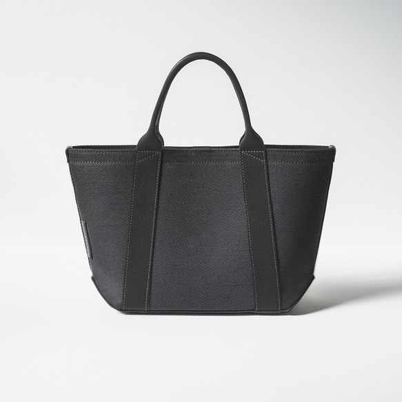 使用了輕量結實的棉麻帆布的托特包 M size 【 黑色 / black 】 第1張的照片