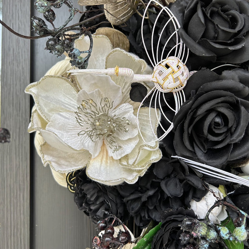 マグノリアとブラックローズのモノトーンしめ縄 しめ縄・しめ飾り