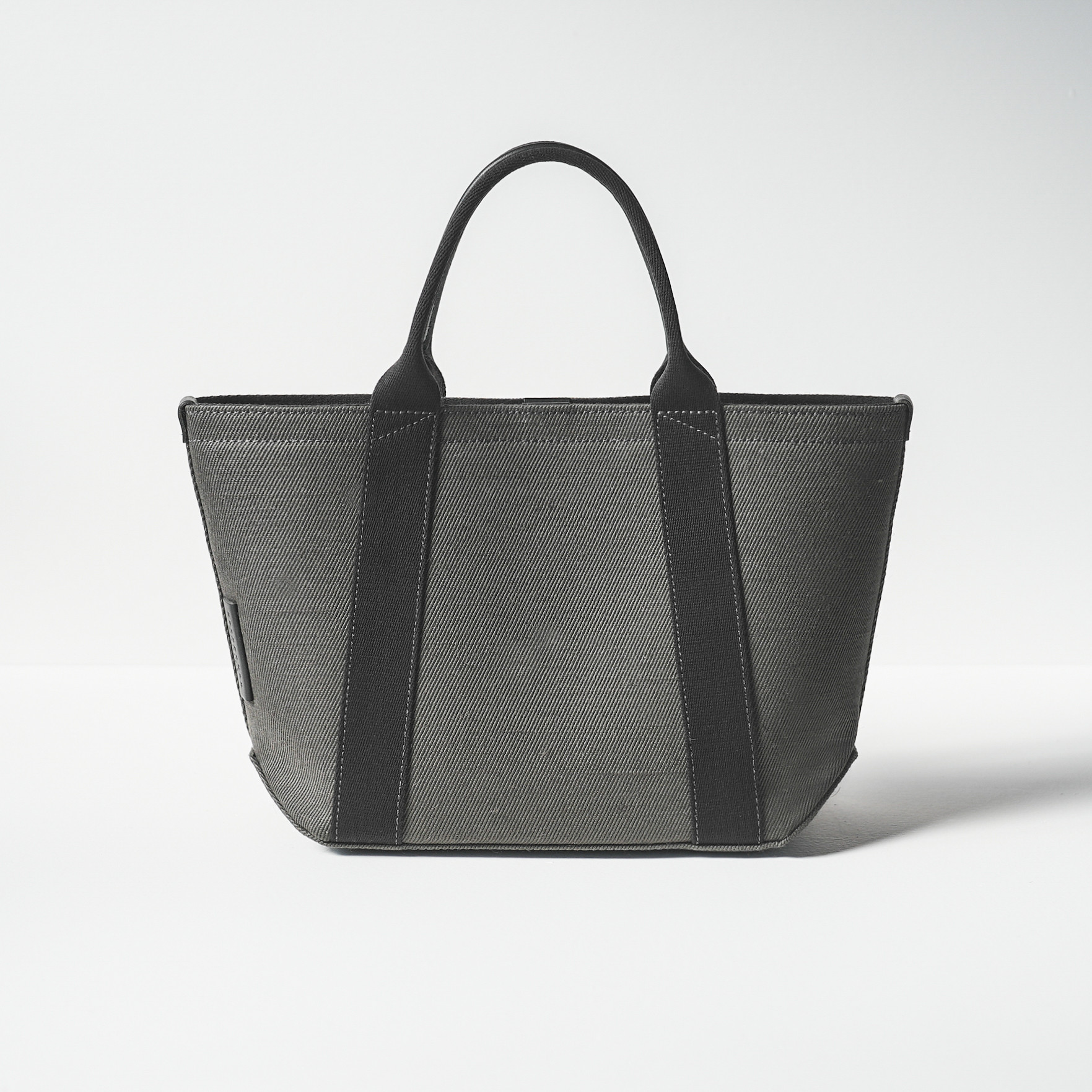 倉敷の綿麻帆布とヌメ革で仕立てた 丈夫で軽量なトートM ＜カーキ khaki＞