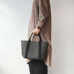 使用了輕量結實的棉麻帆布的托特包 M size 【 卡其 / khaki 】 第7張的照片