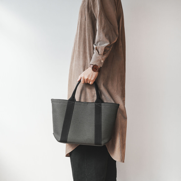 使用了輕量結實的棉麻帆布的托特包 M size 【 卡其 / khaki 】 第7張的照片