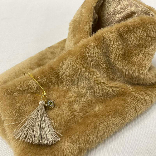 再販 12月22日発送】ミニマフラー インド刺繍レースxファー 飾りピン 