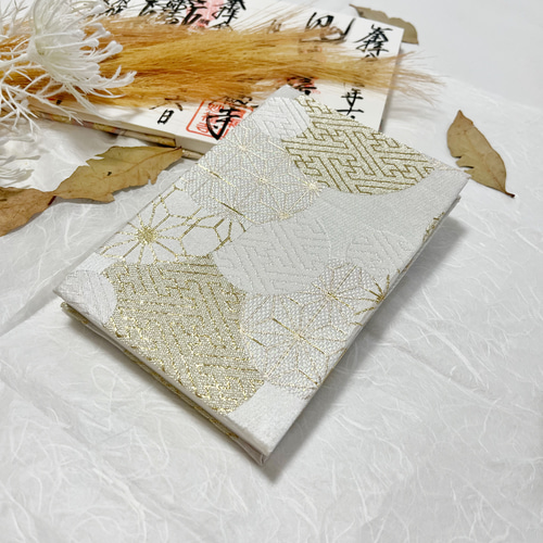 再販】御朱印帳 大判Lサイズ 麻の葉にさや型 (白) 西陣織金襴生地使用 