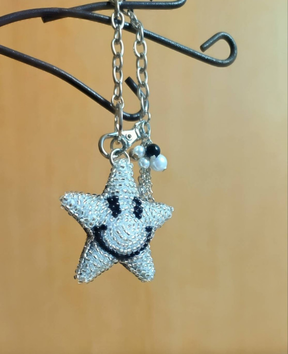 星型ニコちゃん☆ビーズ刺繍　バッグチャーム／キーホルダー 7枚目の画像