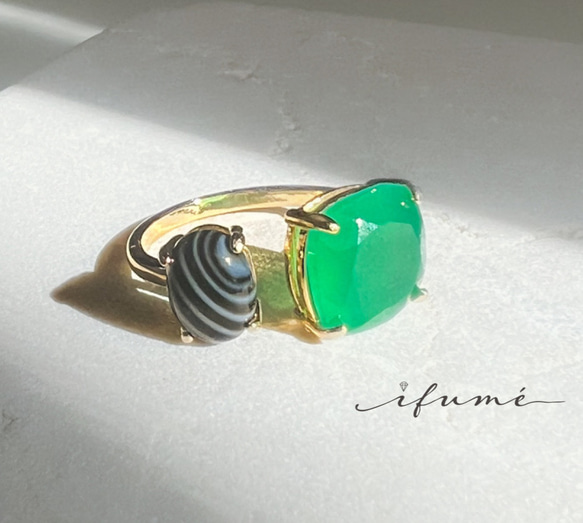 天然石グリーンオニキス×ストライプオニキスのフォークリング  金属アレルギー対応 カラーストーン 指輪 1枚目の画像