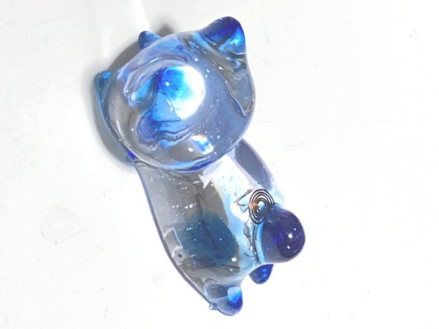 オルゴナイト　うつ伏せ猫ちゃん　青色