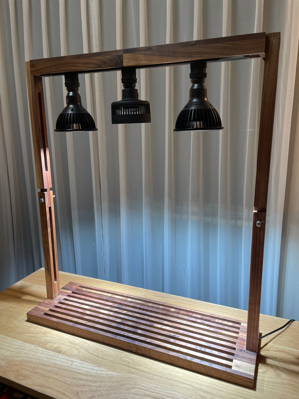 植物育成LEDライトスタンド（ウォールナット無垢） 