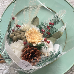 クリスマスブーケ　ギフト　bouquet 花束　プリザーブドフラワー ❁.*・゜ 3枚目の画像