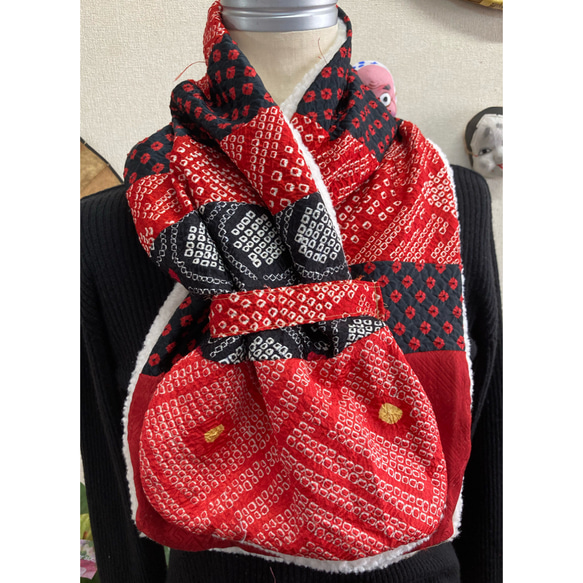 総絞り(赤系)のマフラー(白のボア付き) 着物リメイク マフラー 着物  