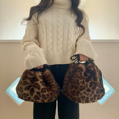 GUCCI カーリーエコファー 手袋 (箱・巾着付) GUCCI カーリーエコファー 手袋 (箱・巾着付) GUCCI カーリー