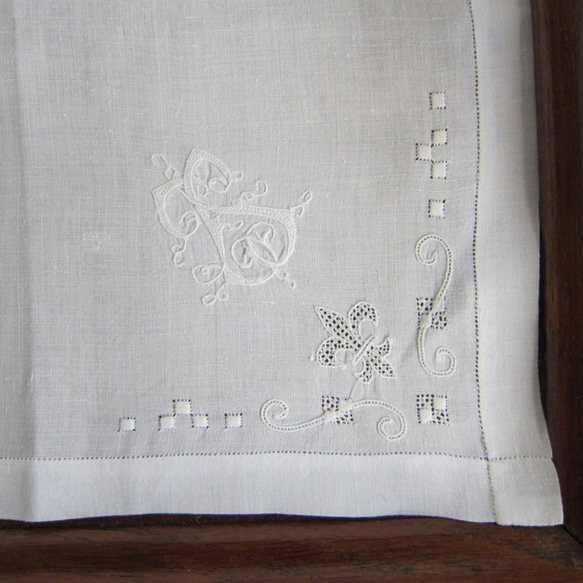 フランスアンティーク ハンカチ イニシャル 手刺繍 アイリス ホワイト
