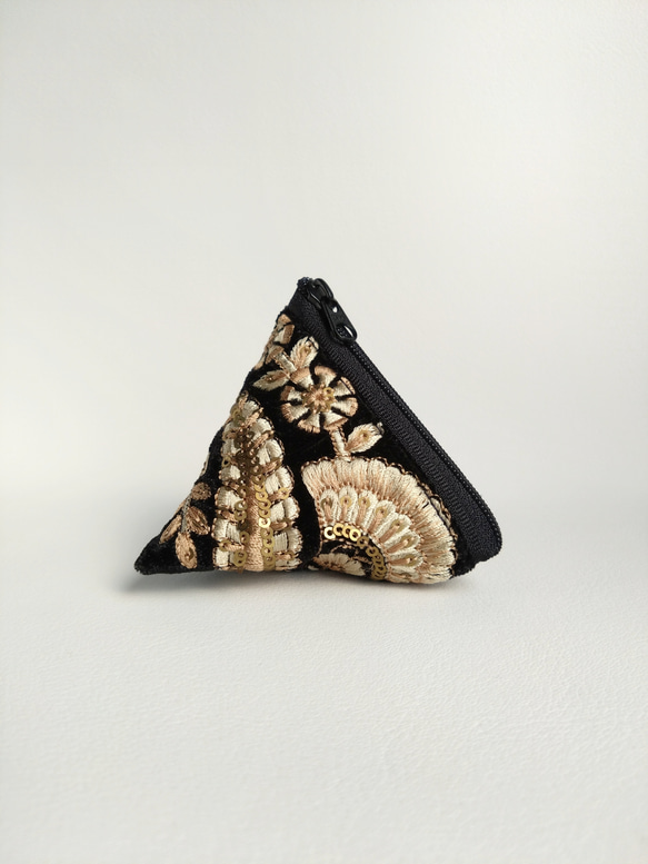 インド刺繍リボンのミニ三角ポーチ 1枚目の画像