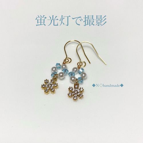 雪の結晶ピアス〈キュービックジルコニア〉ゴールドカラー 