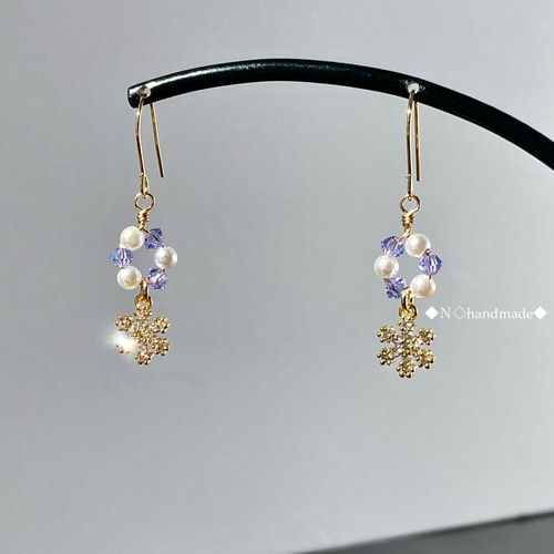 雪の結晶ピアス〈キュービックジルコニア〉ゴールドカラー-MILLED