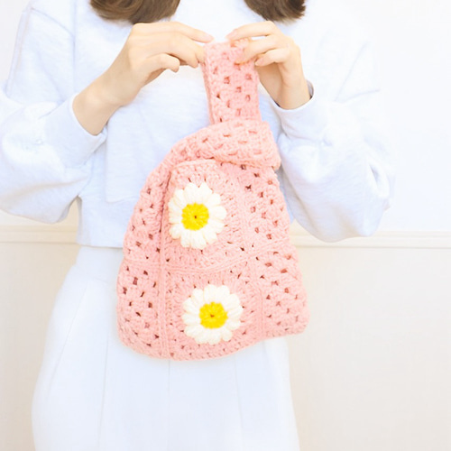 特集掲載】手編みバック ニットバック かぎ針編み グラニースクエア 春