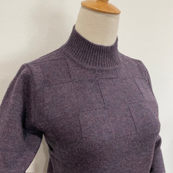 パウダーウール　胸元ブロック柄ハイネックセーター　ＤＰパープル 2枚目の画像