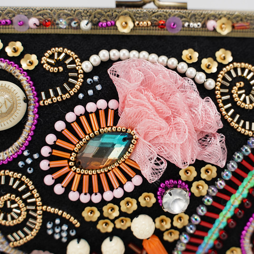 ビーズ刺繍がま口バッグ とっておきのがま口バッグ ウールガーゼ ビーズ刺繍 ブラック ビビッド