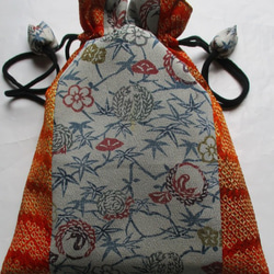 ７４８１　絞りと花柄の着物で作った巾着袋　＃送料無料 1枚目の画像