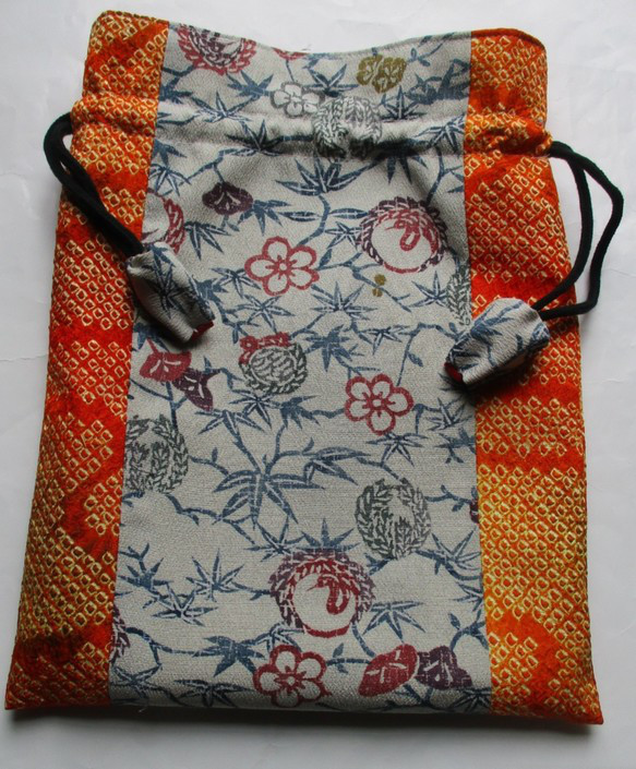 ７４８１　絞りと花柄の着物で作った巾着袋　＃送料無料 5枚目の画像