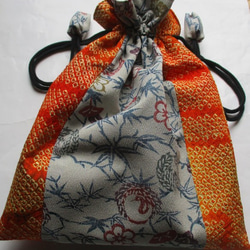 ７４８１　絞りと花柄の着物で作った巾着袋　＃送料無料 2枚目の画像