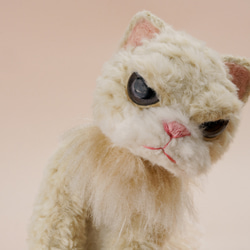 癒されネコのあみぐるみ<largeサイズ>冬の子スノーベル　サンタ　ポンチョ付き 5枚目の画像