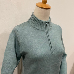 パウダーウール　ジップハイネックセーター　メランジサックス 2枚目の画像