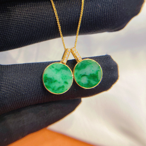 天然ダイヤモンド付きヒスイペンダントk18 ネックレス・ペンダント  