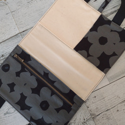 レビューブックカバー 北欧花柄 グレー×ブラック 2枚目の画像