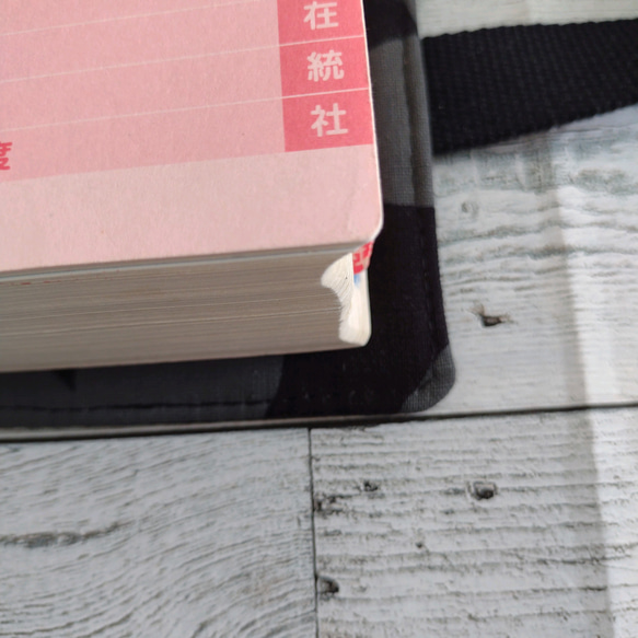 レビューブックカバー 北欧花柄 グレー×ブラック 4枚目の画像