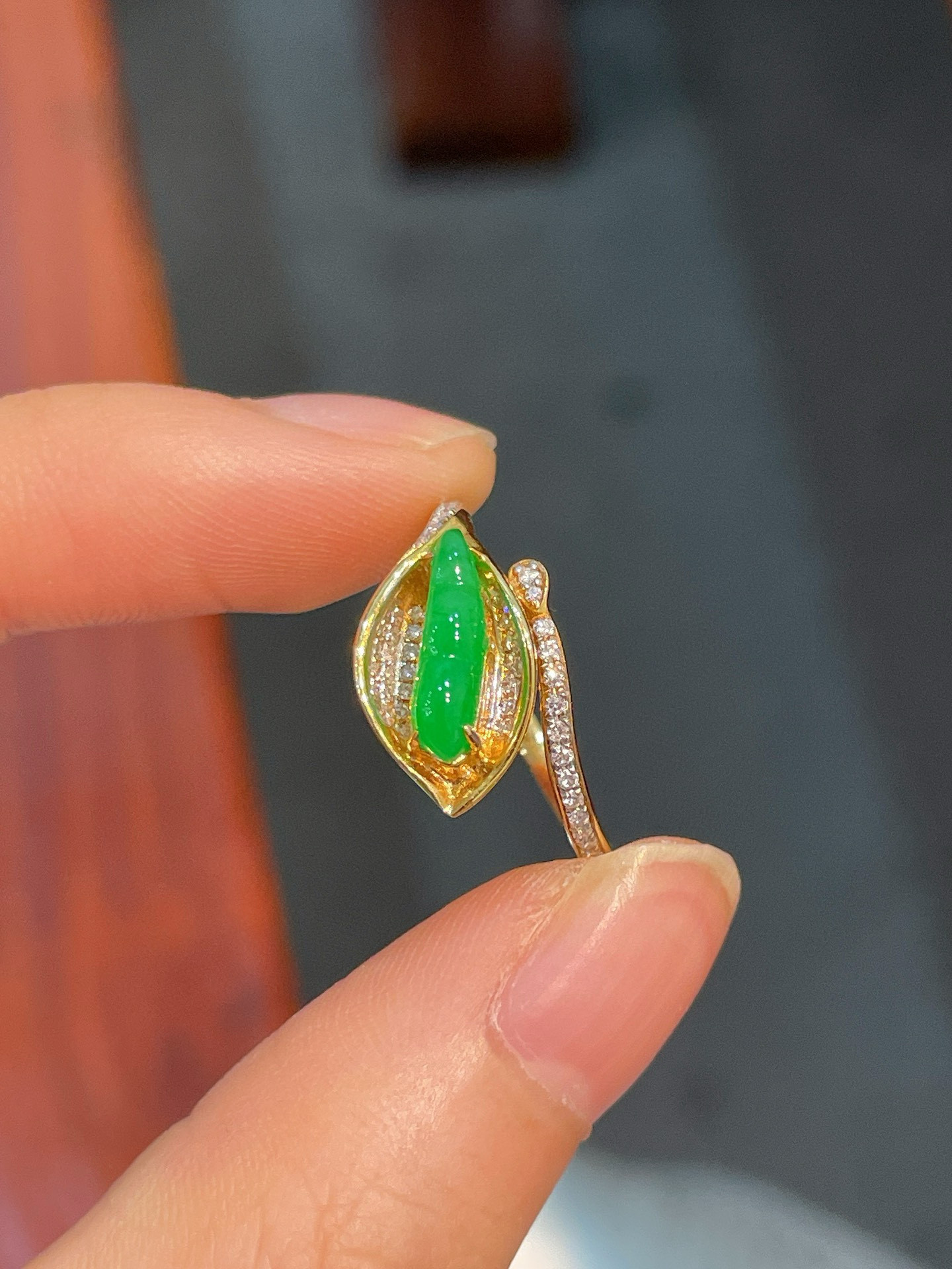 「豆」K18 金ゴールド　ミャンマー産　ダイヤモンド　天然ヒスイ　本翡翠　指輪　母の日　プレゼント　誕生日　陽緑翡翠