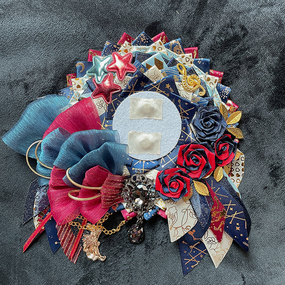 痛ロゼット 缶バッジ 薔薇 茶色 ブラウン ベージュ 薄茶色 チェーン