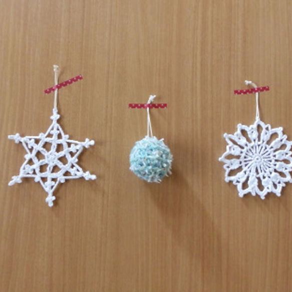 雪の結晶モチーフ✨ニットボール大✨のオーナメント３点セット【送料無料】クリスマス　インテリア雑貨　壁掛け 2枚目の画像