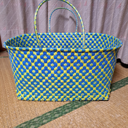 みどり様専用　特注背負いかご　サイズ30×50×35に変更(模様編み　はけご　小 模様b-青-黄) 1枚目の画像