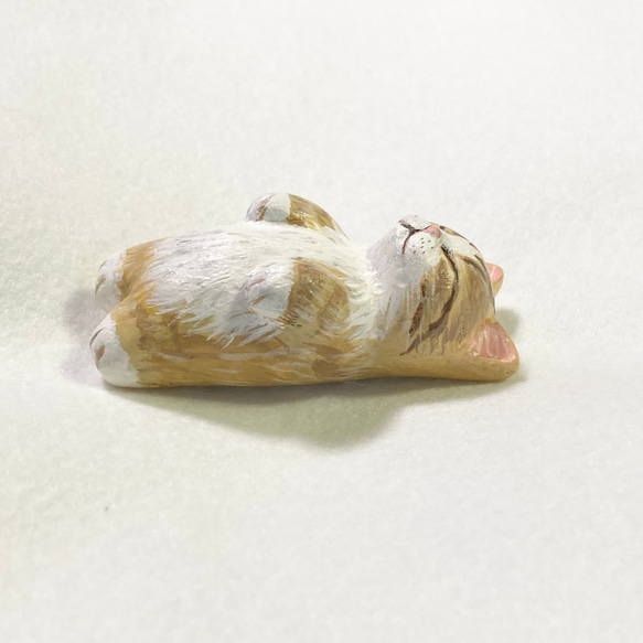 爆睡猫の置物(ペルシャ猫　キジトラ白猫　茶トラ白猫　ハチワレ猫) 6枚目の画像