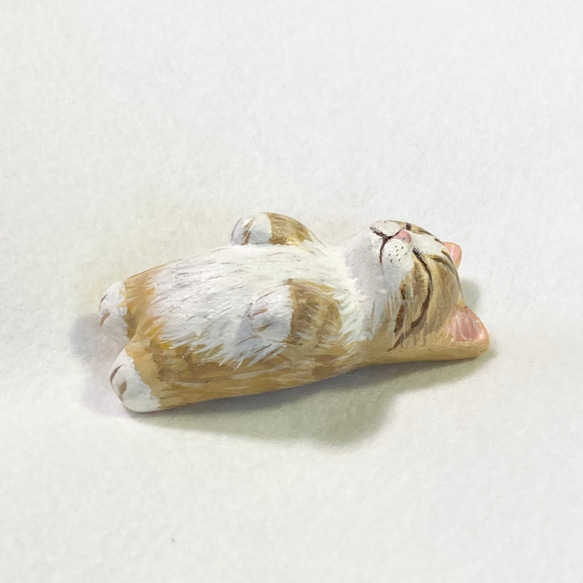 爆睡猫の置物(ペルシャ猫　キジトラ白猫　茶トラ白猫　ハチワレ猫) 5枚目の画像