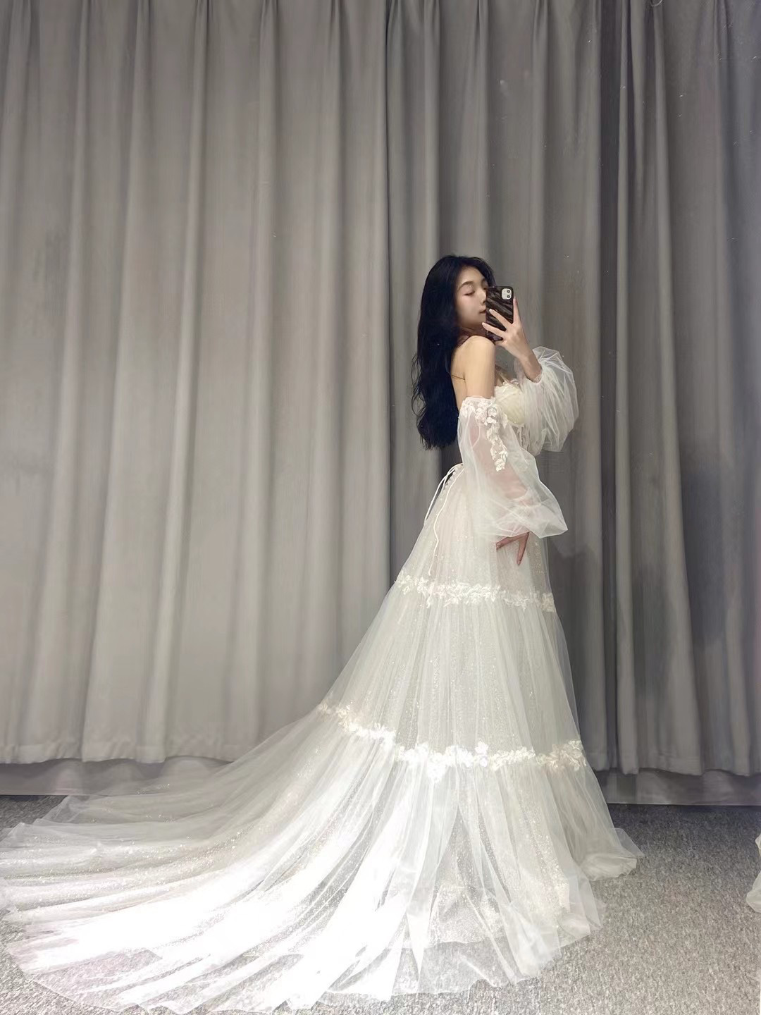 高級感！柔らかいチュール　きらきら☆彡　長袖　二の腕を隠せる　オフショルダー　サイズオーダー可能　繊細な花レース結婚式