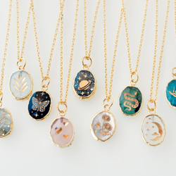 宝石の誕生石ネックレス、蝶のネックレス、花のネックレス、ハート、天体のネックレス、蛇のネックレス、土星、宝石のネックレス 1枚目の画像